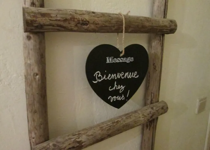 La Croisee Des Champs, Entre Durbuy Et La Roche En Ardenne *